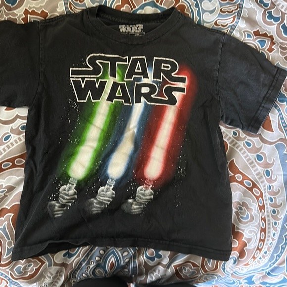 Star Wars lightsaber graphic size 5/6 tee - Picture 1 of 3